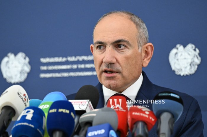       Paşinyan:    "Konstitusiya üzərində işləyirik"   