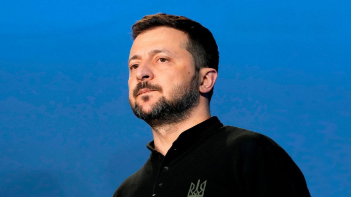       Zelenski:    "Canlı gördükləri hər şeyi öldürürlər"   