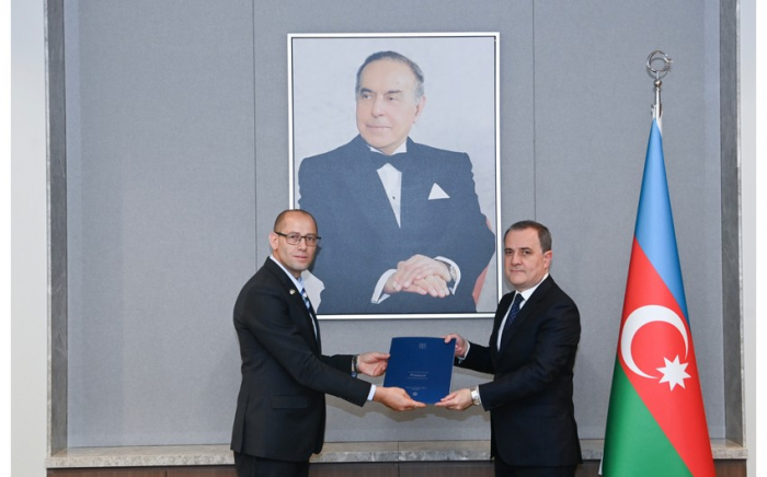 İsrail səfiri etimadnaməsinin surətini Ceyhun Bayramovya təqdim edib
