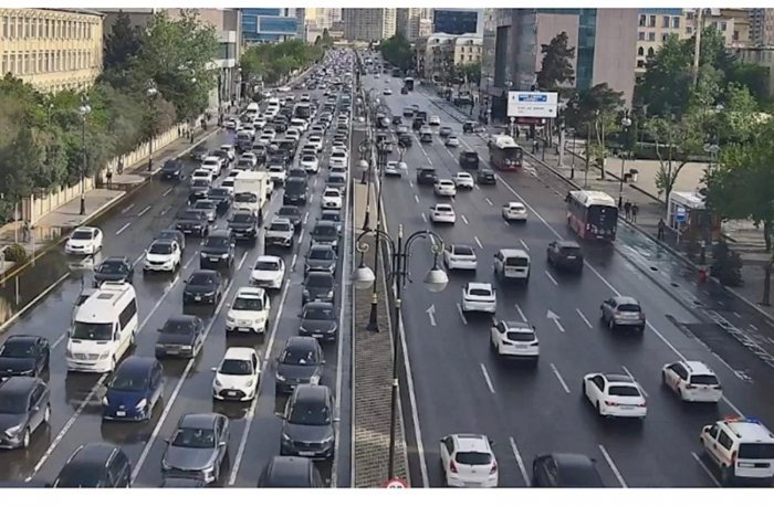 Bakıda 14 istiqamətdə sıxlıq müşahidə olunur  
