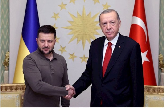 Zelenski Ərdoğanla Azərbaycan səfirliyinin binasının vurulmasını müzakirə edib  
