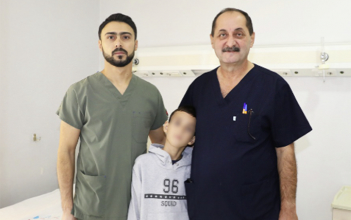 Uşağın bağırsağından batareya və maqnit qırıntıları çıxarılıb