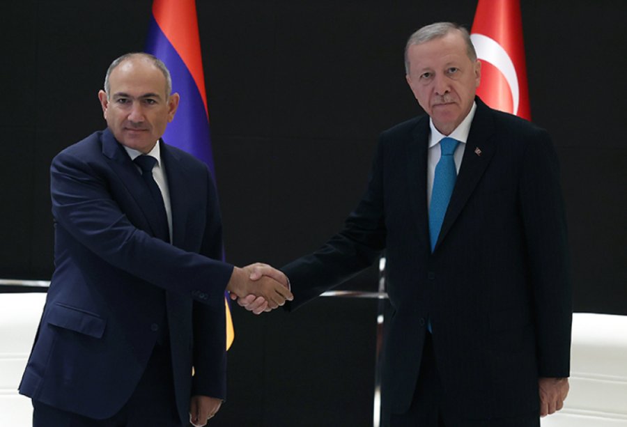   Erdoğan traf sich mit dem armenischen Premierminister  
