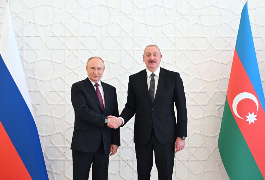  Azerbaijani and Russian leaders exchange greetings in Beijing -  VIDEO  