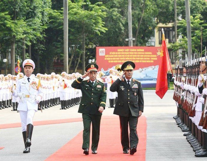   Azerbaijan Defense Minister meets Vietnamese Prime Minister and military leadership  