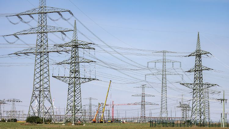  Erneuerbare Energien liefern 2025 bisher weniger Strom 