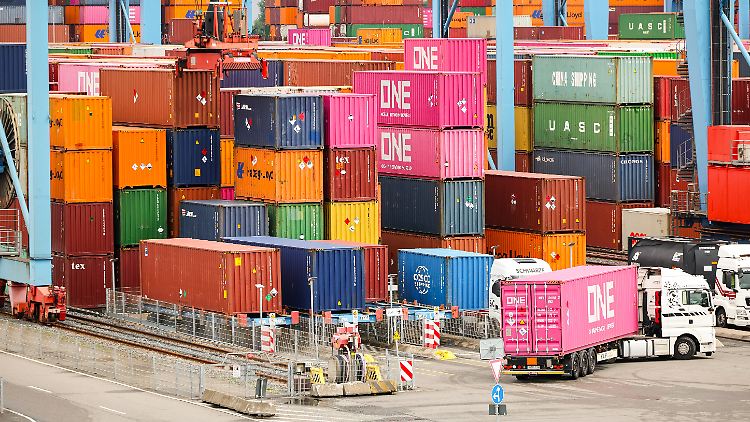   Deutsche Exporte sinken - vor allem in die USA  
