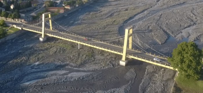 Zaqatalada körpüdən çaya yıxılan sakin xilas edilib