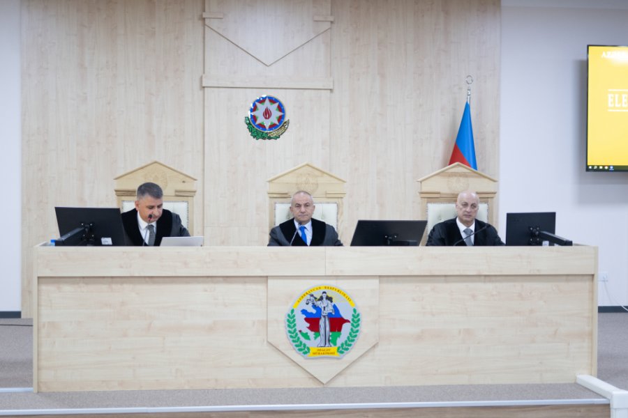   Se examinaron en el tribunal documentos relacionados con una serie de delitos cometidos contra azerbaiyanos entre 1988 y 1990  