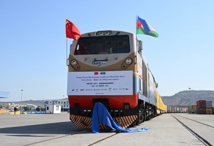 Çindən Avropaya yola düşən qatar Bakıya çatıb
