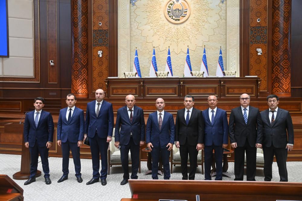   Aserbaidschanische Parlamentsdelegation besucht Usbekistan  