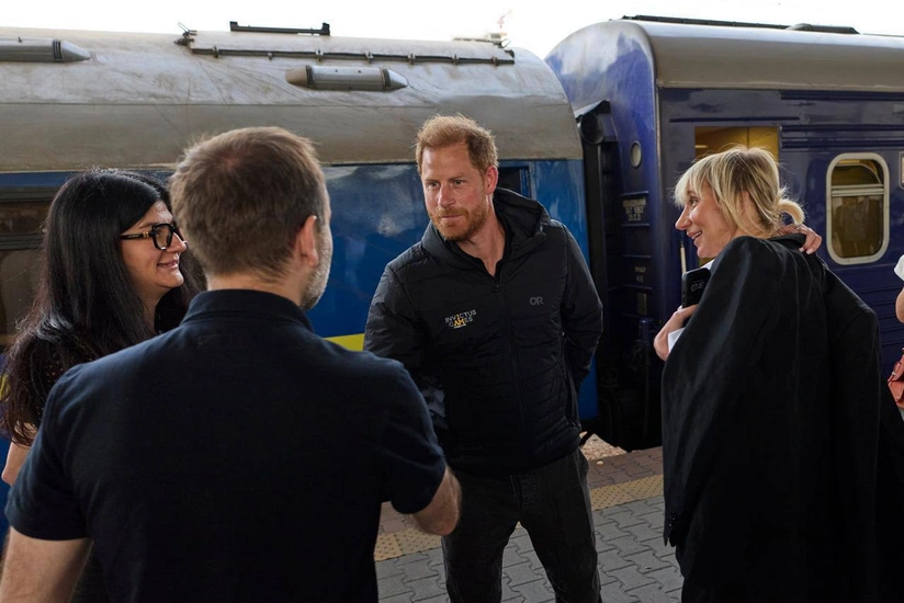 Prince Harry makes surprise visit to Kyiv