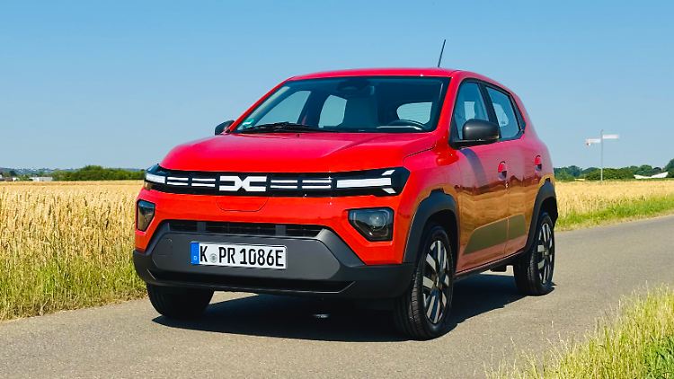   Preiskracher Dacia Spring und Fiat Pandina im Vergleich  