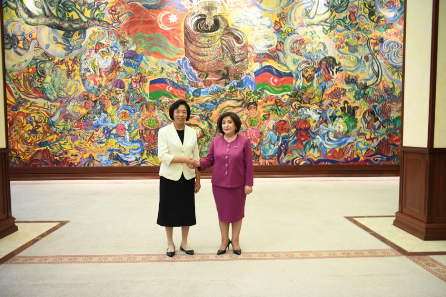   Stellvertretende Vorsitzende des Nationalen Komitees der Politischen Konsultativkonferenz des chinesischen Volkes besucht aserbaidschanisches Parlament  