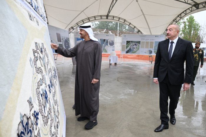 Ilham Aliyev y Al Nahyan revisaron las obras de la Nueva Mezquita de Shusha 