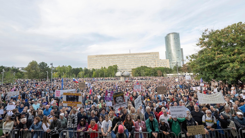 Thousands rally across Slovakia against economic and pro-Russian policies