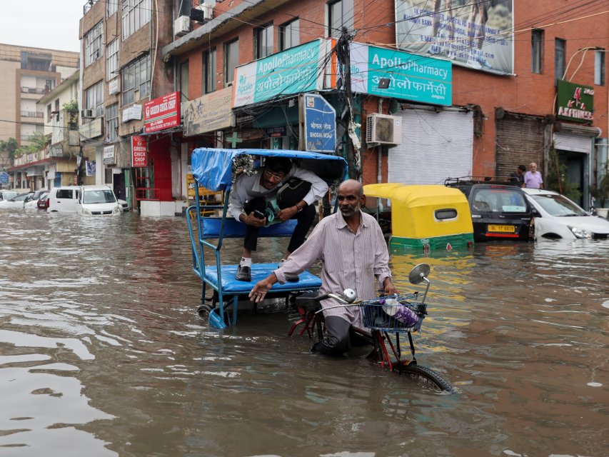 Monsoon floods and landslides kill 17 in northern India