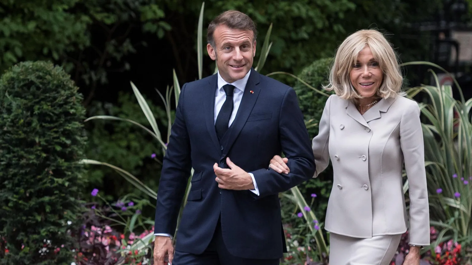 Macrons to offer 