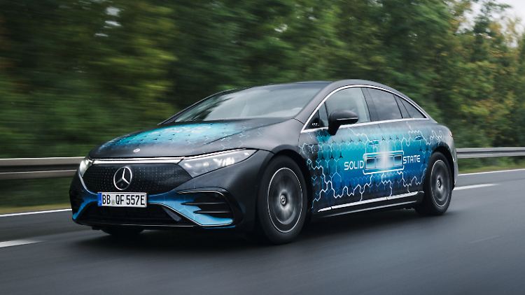   Mercedes erprobt den Feststoffakku im EQS - 1200 Kilometer ohne Halt  