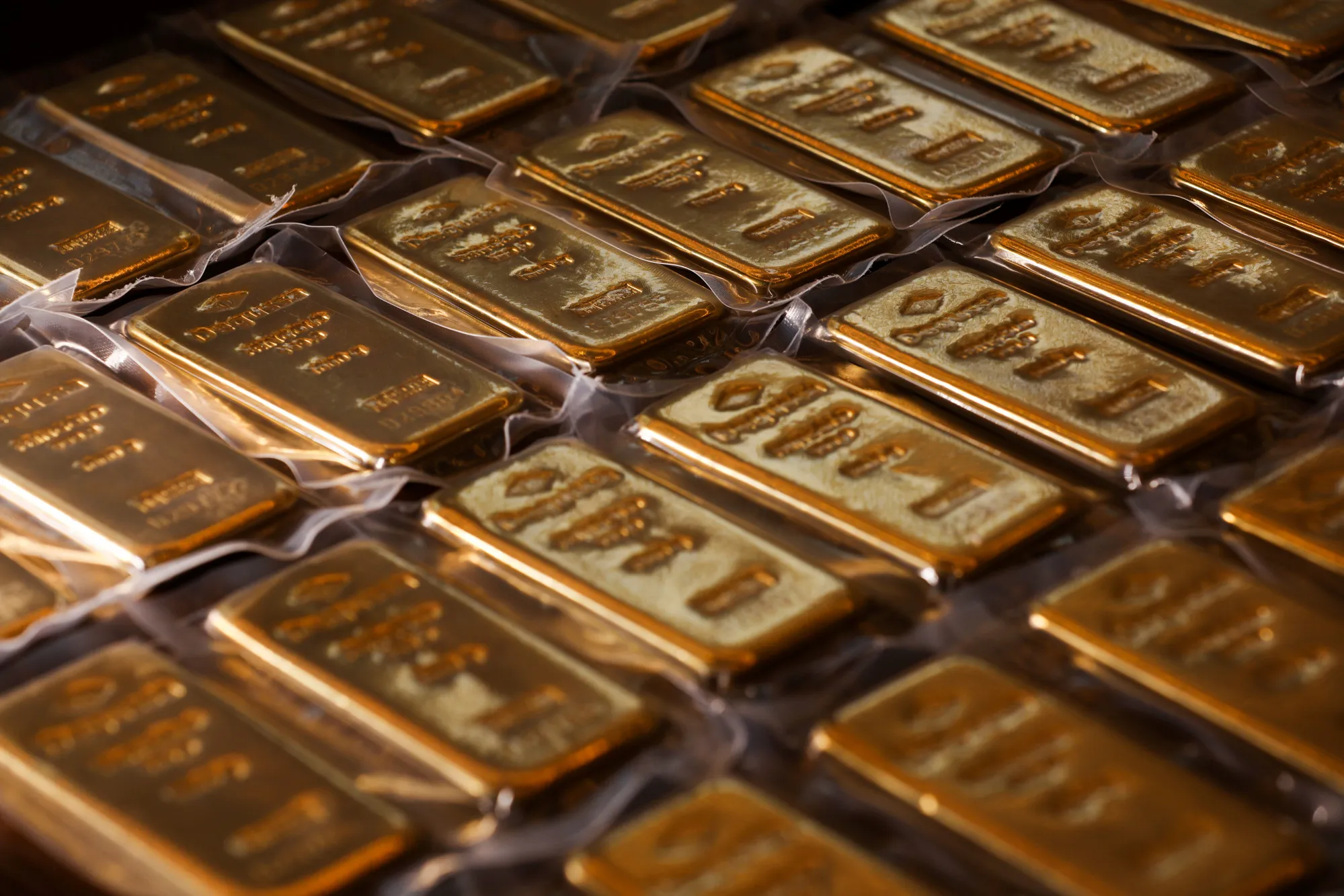 Gold prices continue to rise unabated, hit new records