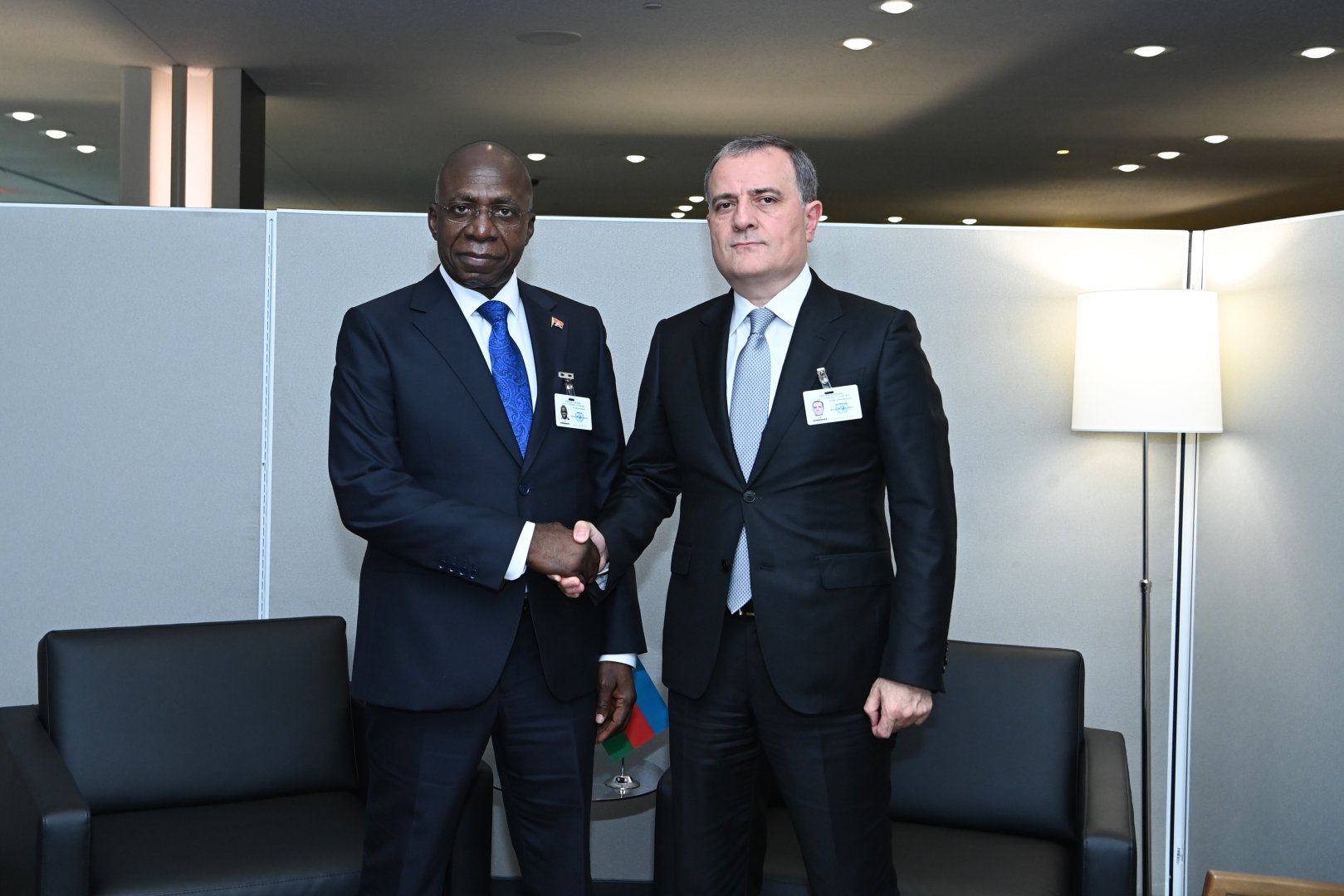   Aserbaidschan und Angola unterzeichnen Abkommen zur Visumbefreiung  