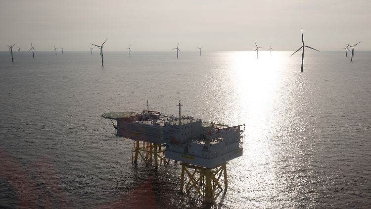   Boot kentert in der Nordsee - Crew gerettet  