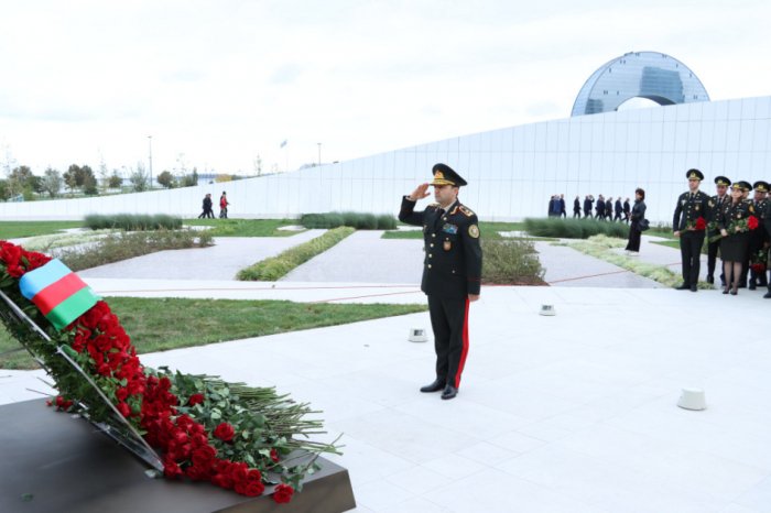 Dövlət Agentliyinin şəxsi heyəti Zəfər Parkını ziyarət edib  I FOTO 