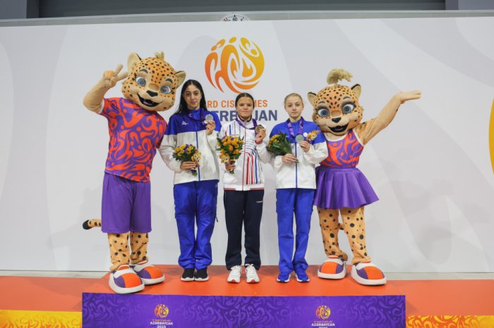 Azerbaijani swimmers win two more medals at CIS Games