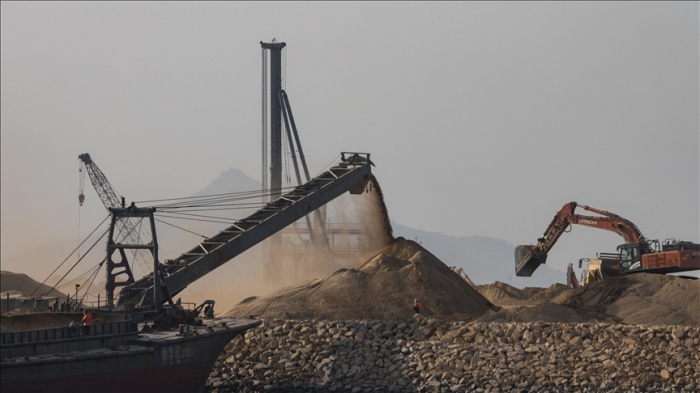 China builds world