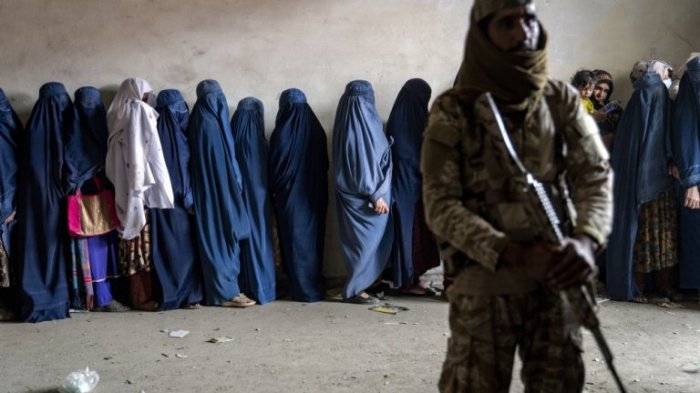 Taliban bu dəfə dərsliklərə qadağa qoyub