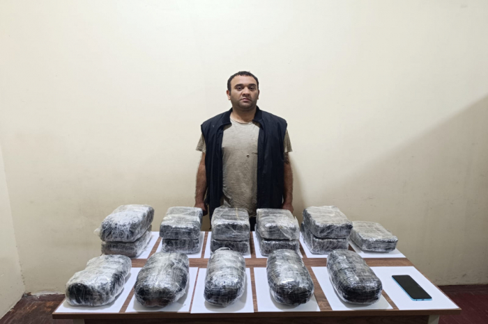 İranla sərhəddə saxlanılan şəxsdən 16 kq narkotik götürülüb