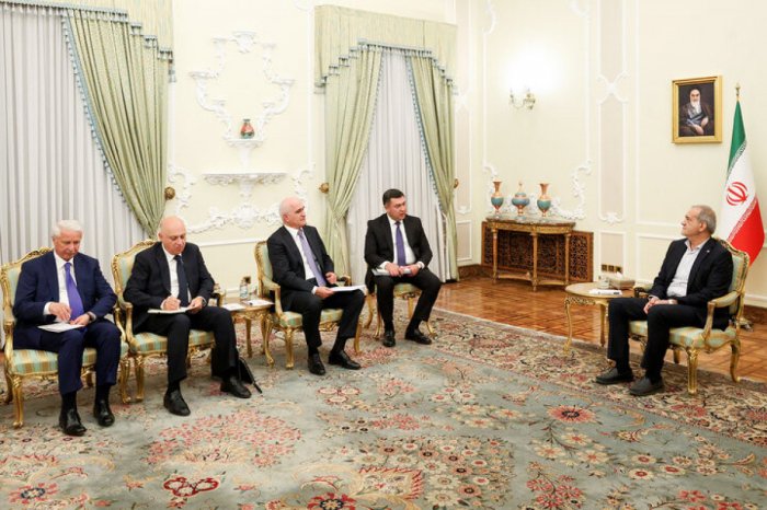    Pezeşkian Şahin Mustafayevi qəbul edib   