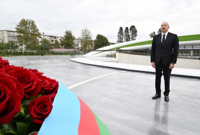    İlham Əliyev şəhidlərin xatirəsini yad edib   