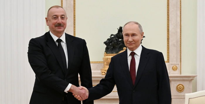    Əliyev və Putin bir-birinin əlini sıxıblar    | VİDEO      