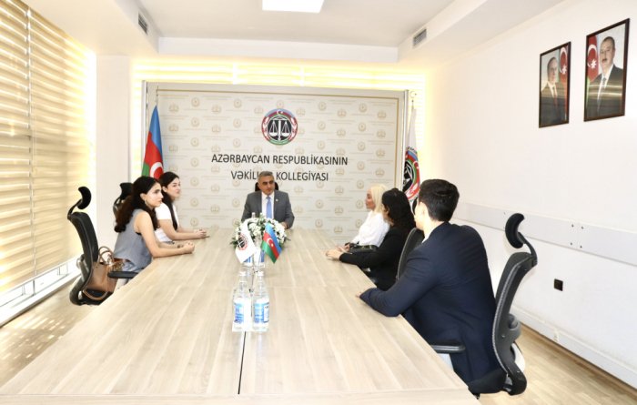 Vəkillər Kollegiyasının sədri yeni vəkil köməkçiləri ilə görüşüb