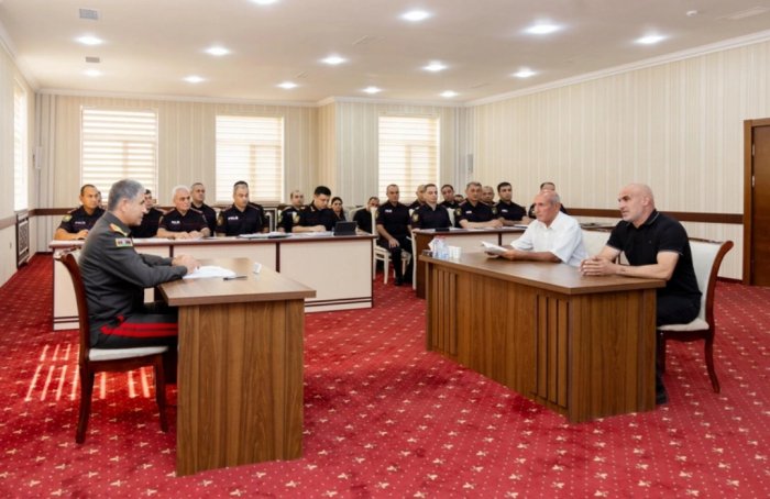 DİN rəhbəri Naftalanda vətəndaşlarla görüşüb
