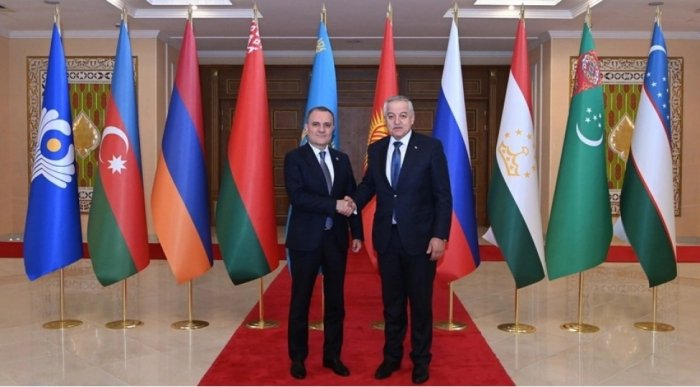 Ceyhun Bayramov tacikistanlı həmkarı ilə görüşüb  
