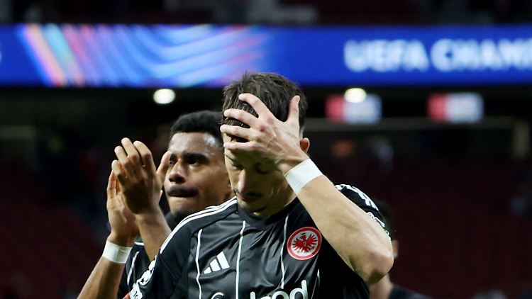   Bedenklich wackelige Eintracht geht in "anderer Liga" unter  