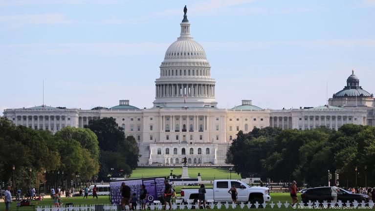 US to lose $15B in GDP each week of a shutdown, White House memo says