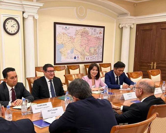   Kasachstan und Aserbaidschan besprechen Zusammenarbeit im Bereich friedliche Kernenergie  
