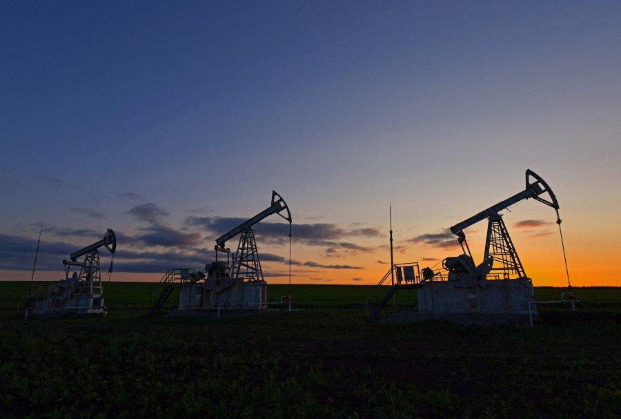 Oil prices increase in global markets