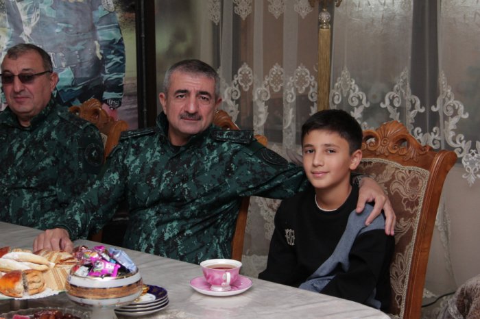 Elçin Quliyev şəhid sərhədçilərin ailələrini ziyarət edib    I FOTO     
