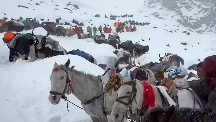   Alle eingeschlossenen Wanderer von Mount Everest gerettet  