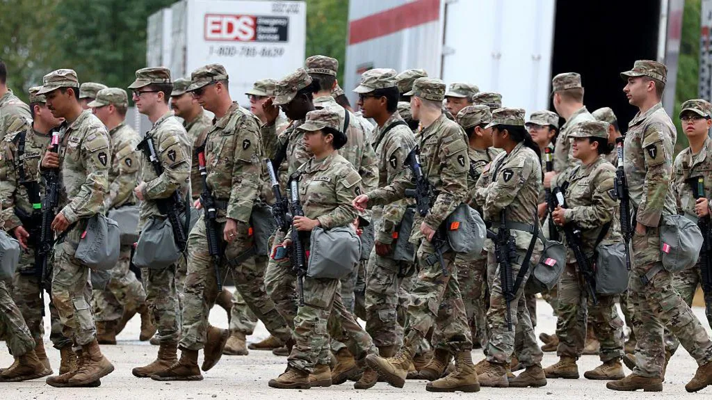 Hundreds of US National Guard troops arrive in Chicago