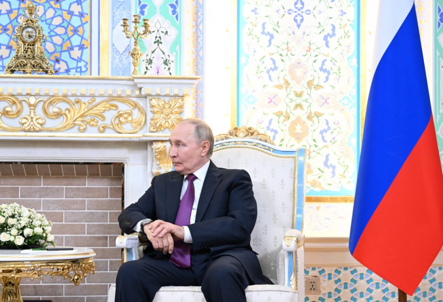 Putin: Russia provides full assistance in investigating causes of AZAL plane crash