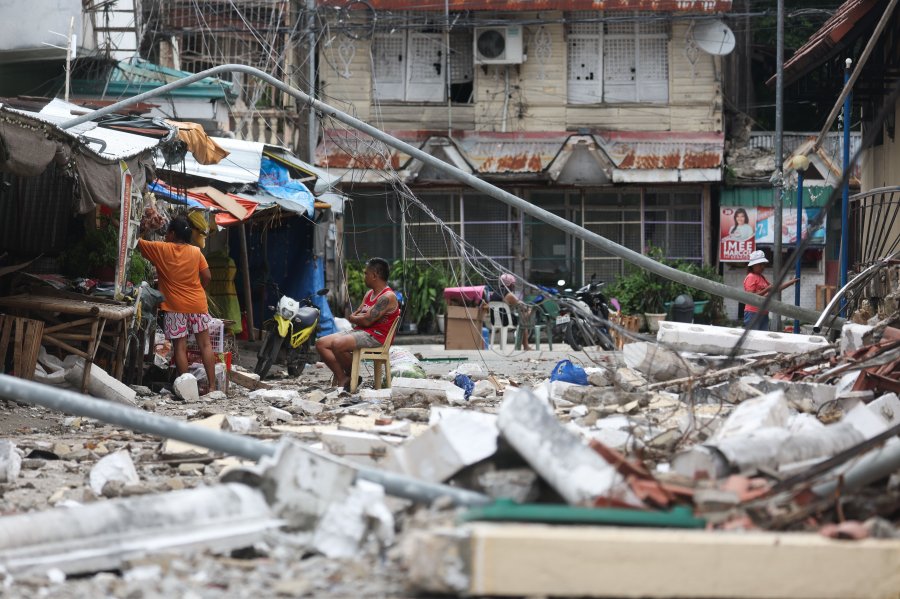   7.4 magnitude earthquake strikes southeast Philippines, tsunami advisory issued  