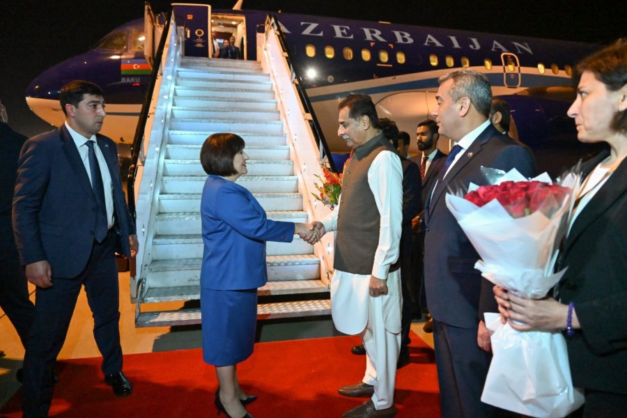   Sprecherin des aserbaidschanischen Parlaments besucht Pakistan  