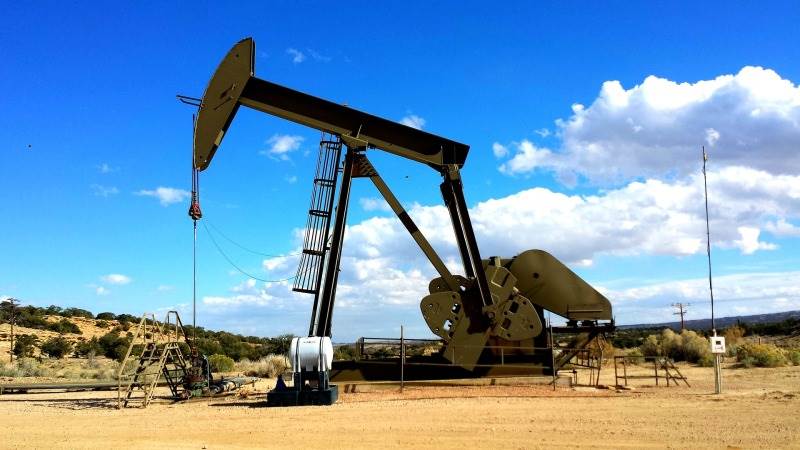 Oil prices drop in global markets