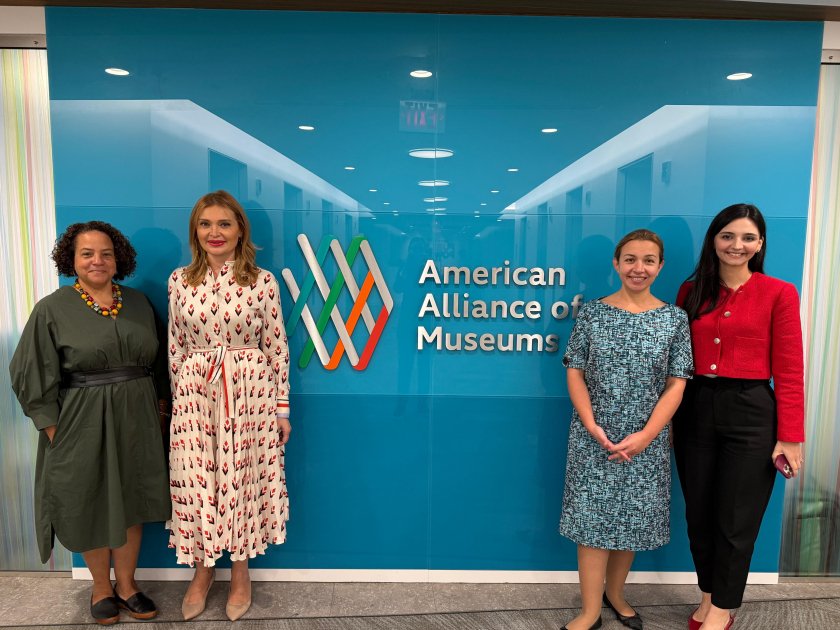 Director of Azerbaijan National Carpet Museum meets with museum directors in Washington