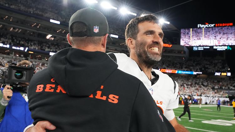   Er ist nur Ersatz, aber im "Oldie-Duell" triumphiert Joe Flacco  